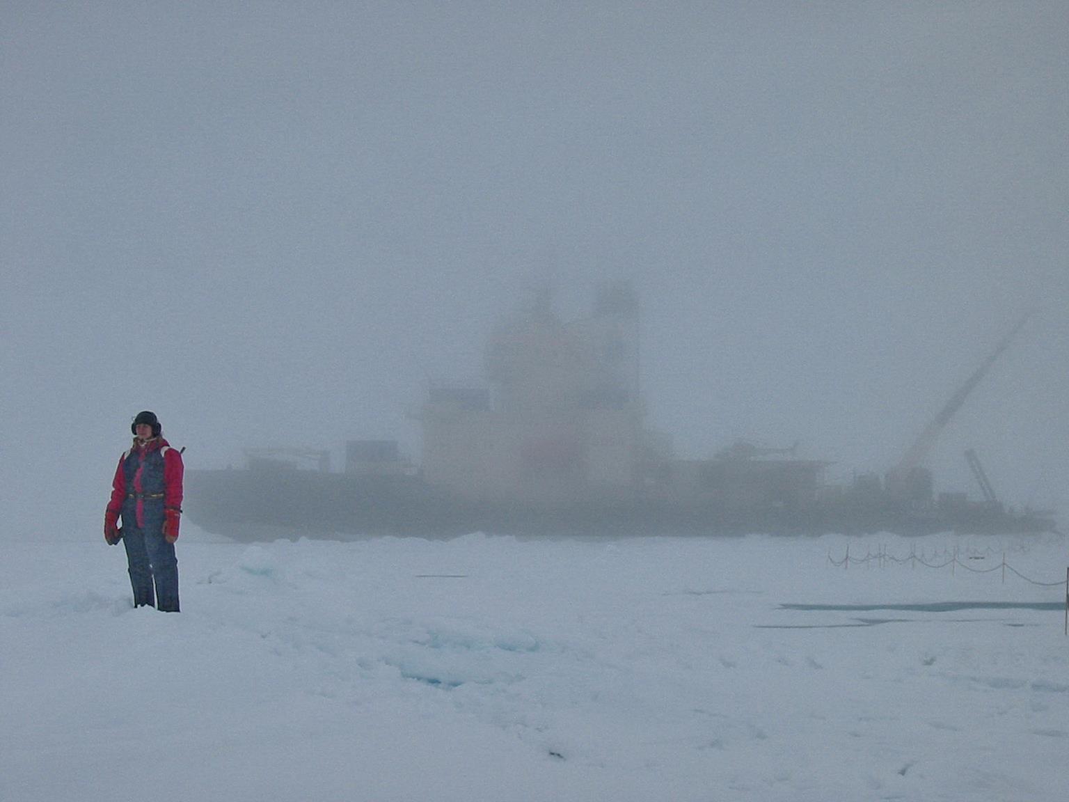 Icebreaker Oden near the North Pole (89 N 00 W), 2001-08-02 Fog definition