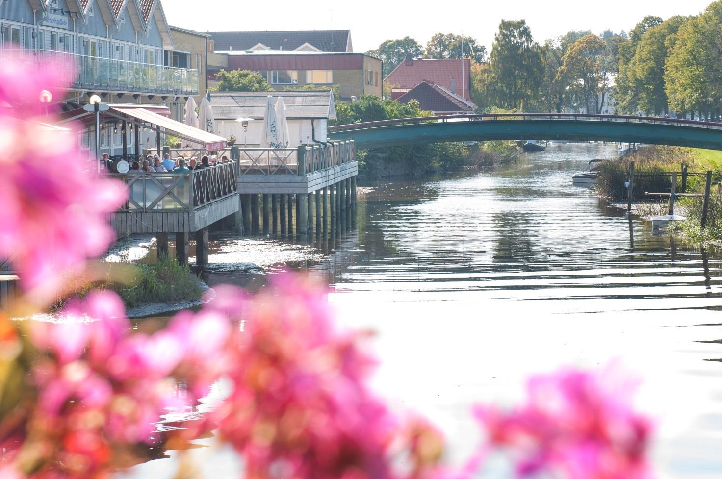 Ett stadsliv med rika möjligheter till möten, kulturupplevelser och restaurangbesök.