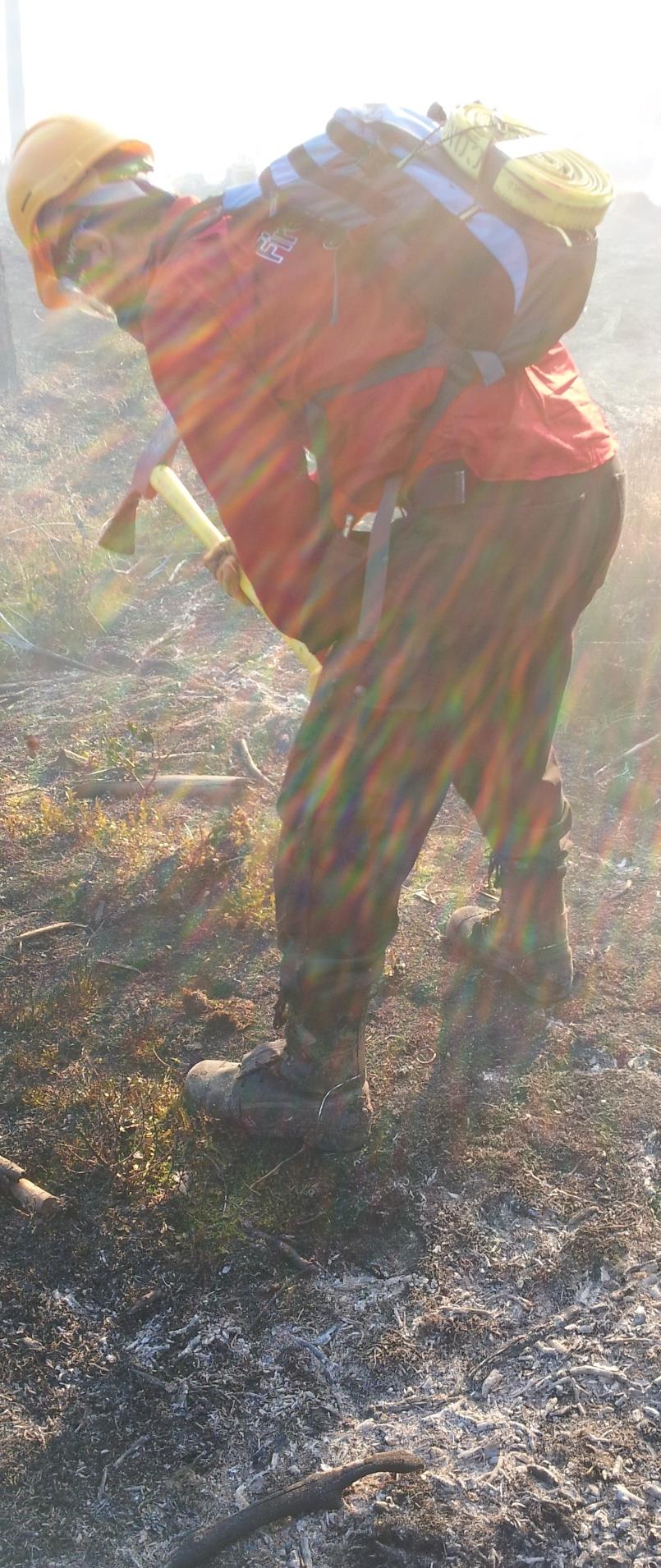 Handvertyg Handverktygen utgör viktiga redskap vid naturvårdsbränning, framförallt vid eftersläckning, när det gäller att släcka små bränder som gått ner på djupet.