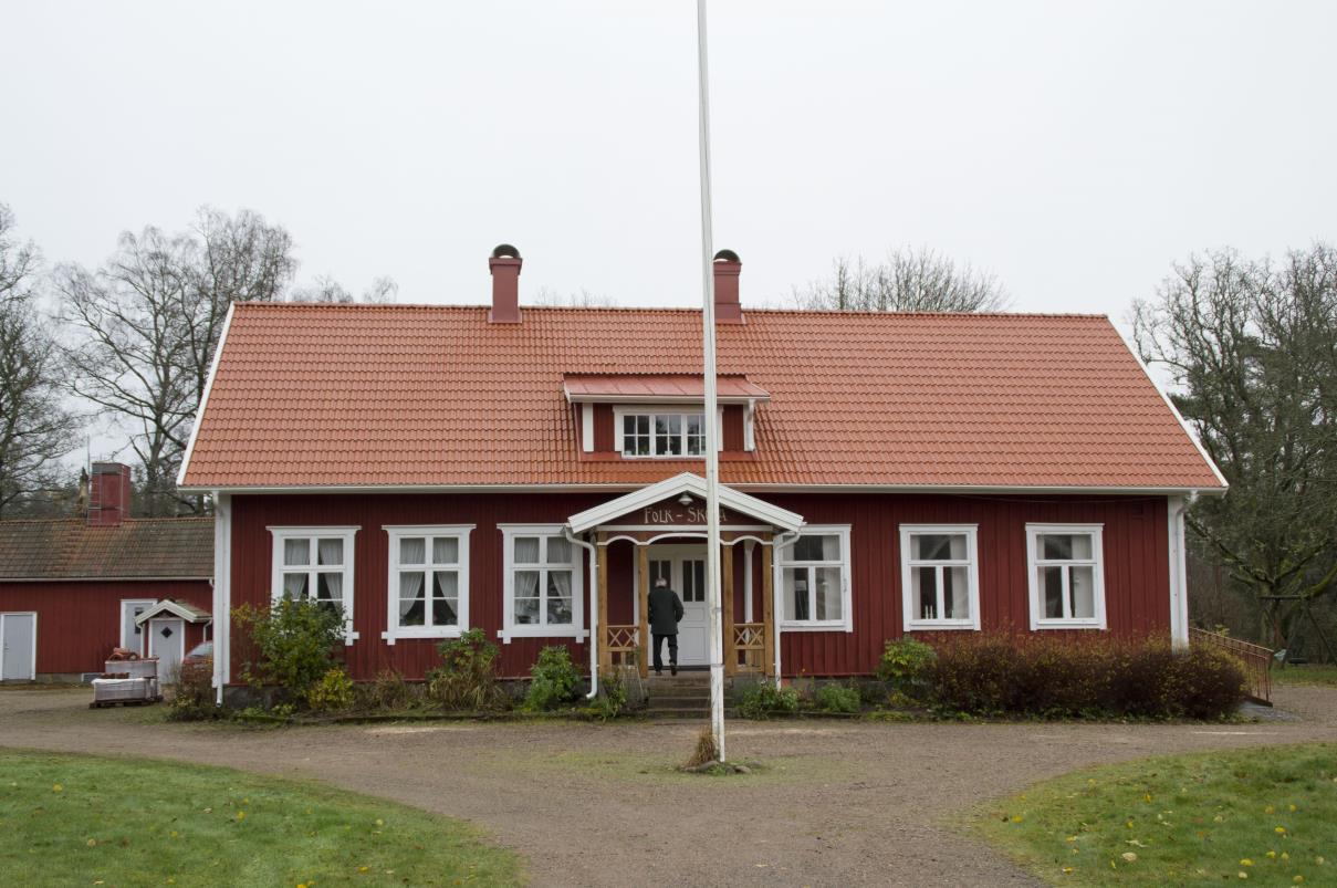 FEMSJÖ SKOLA Renovering av tak och veranda Britt-Marie Lennartsson DOKUMENTATION AV