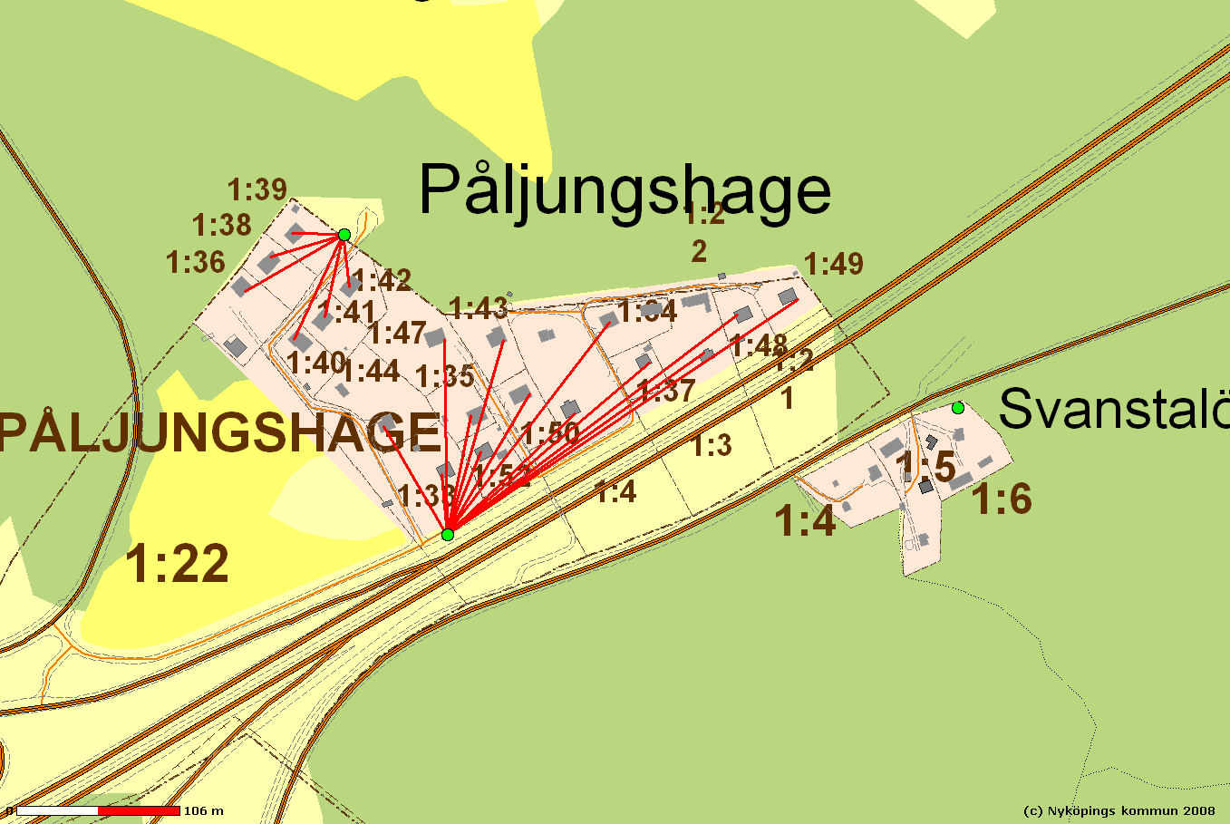 Vid fastigheterna söder om E4:an finns enligt slambrunnsregistret endast en trekammarbrunn som töms via budning.