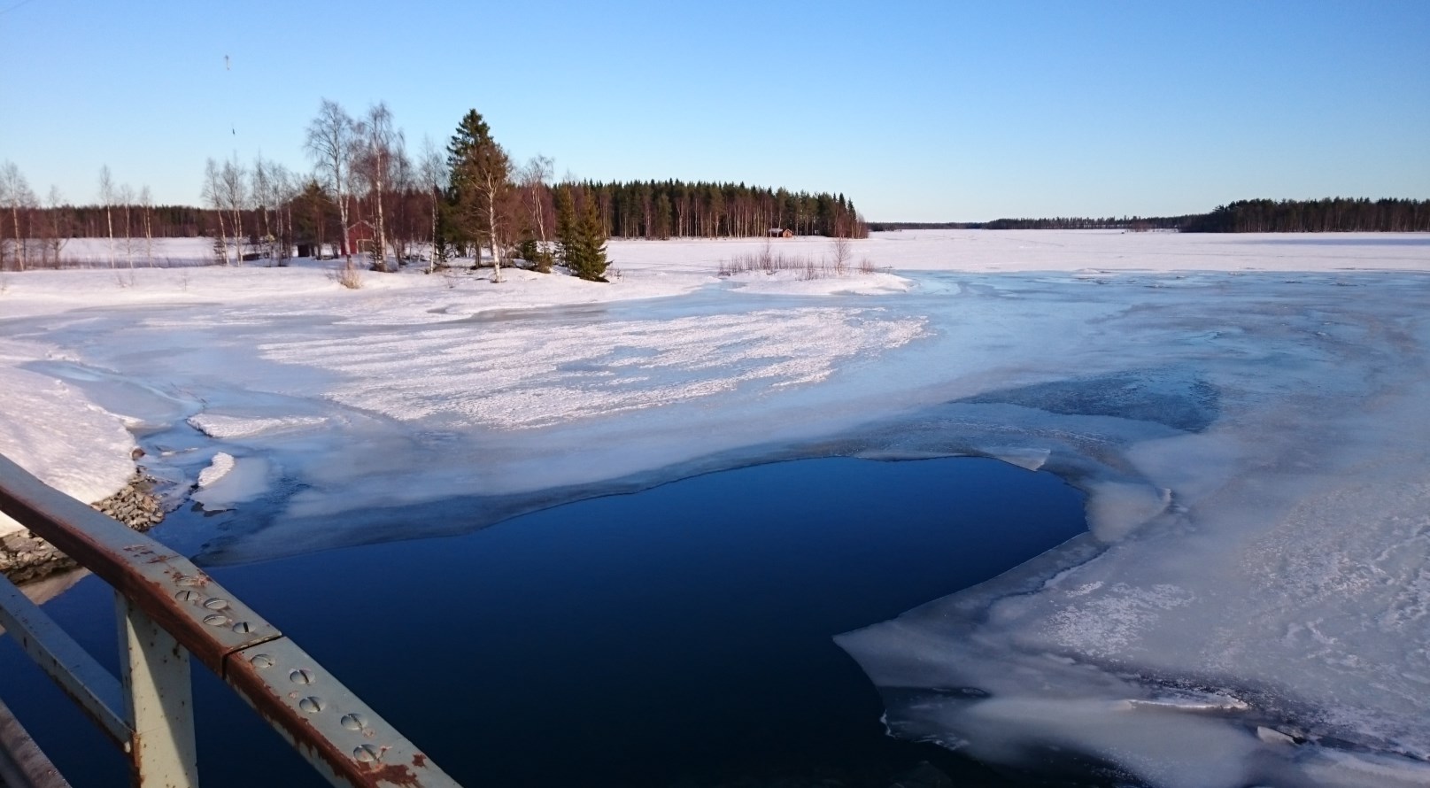 a. by/bygdehistoria, släktforskning, kulturhistoria och samhällsutveckling. Kanske har DU foton som du vill låta föreningen scanna in?