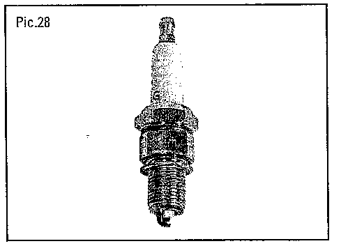 När motorn har stannat och före lagring så vrid bränslekranens spak till läge OFF (Bild 27).