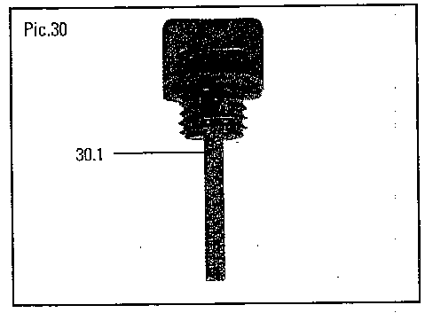 RUTINER FÖR UNDERHÅLL (Bilder 28 till 32) TÄNDSTIFT (Bild 28) Var 50:e timmes drift bör tändstiftet tas bort. Kontrollera färgen på insättningar i änden på tändstiftet bör det vara en ljusbrun" färg.