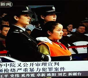demonstranter i samband med fredliga demonstrationer. I april 2001 påbörjade Kina en antibrottskampanj och flera summariska rättegångar genomfördes.