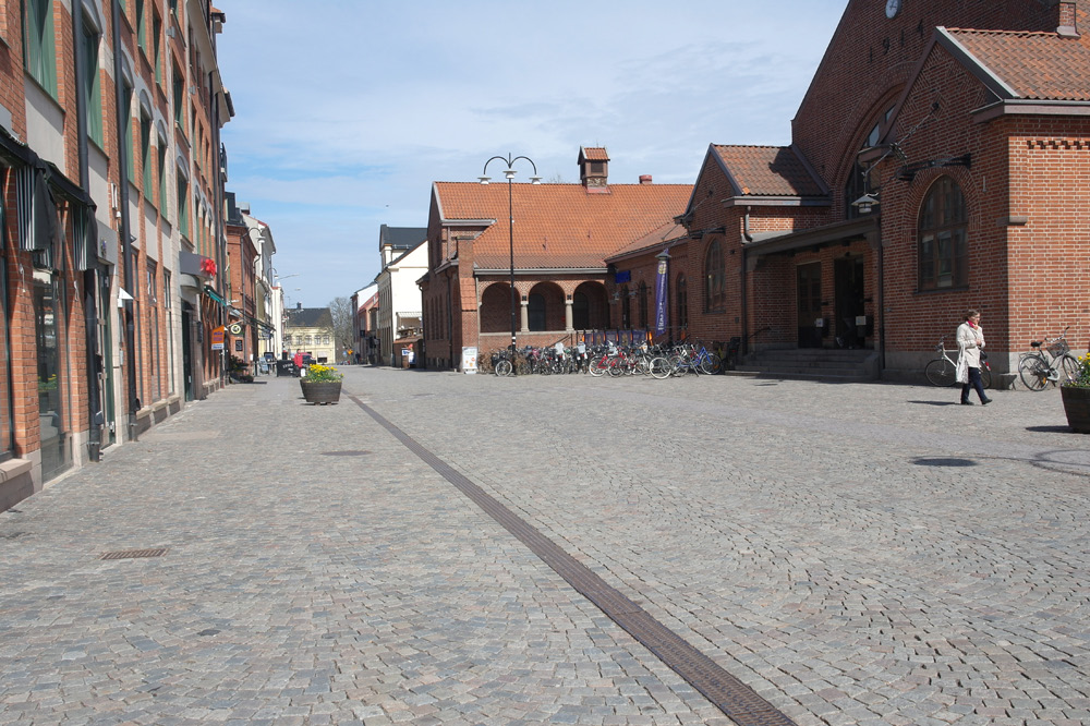 Den dubbelriktade körbanan är något problematisk då biltrafikanterna inte håller den låga hastigheten som förespråkas.