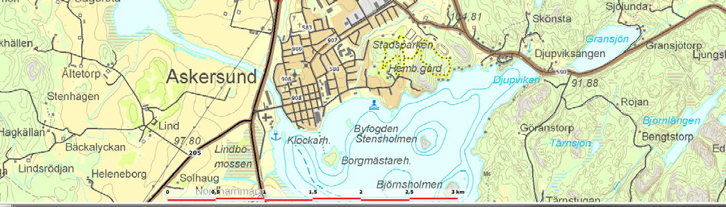 Den ursprungliga konstruktionen består av en 700 mm tjock grus/bitumen överbyggnad på undergrund av sand respektive mo.