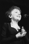 liv. En historia om kärlekens lust och plåga i Edith Piafs liv och sånger, många av dem ur hennes egen självbiografi. Fredag 11 december Årets jullunch börjar med glögg och pepparkaka i entrén.