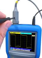 Beskrivning av instrumentet (forts.) Kalibrering av mätprober En anslutning för justering av mätprobar med 3 Vpp, 1 khz är placerad i batterifacket (se bild på sidan 10).