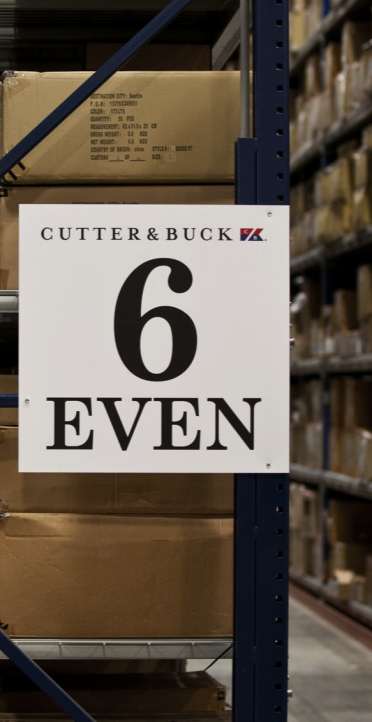 Golf wear brand Cutter & Buck s distribution centre in Kentucky, USA. Varulager Uppgick till 1 982 (1 778 ) mkr per 30 juni, 2012 Handelsvaror 1 810 (1 570) mkr Varor på väg, råmtrl etc.