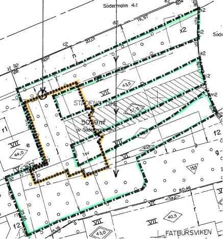 Servitutsområde i gatuplan (orange) och plattformsplan (grön) enligt fastighetsbildningsservitut för fastigheten Stadens Dike 7 (den östra entrén mot Swedenborgsgatan. Figur 3.17.