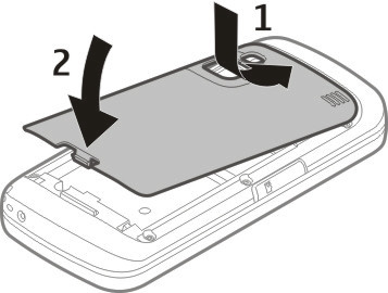 14 Komma i gång Minneskort Använd endast kompatibla microsd-kort som godkänts av Nokia tillsammans med enheten.