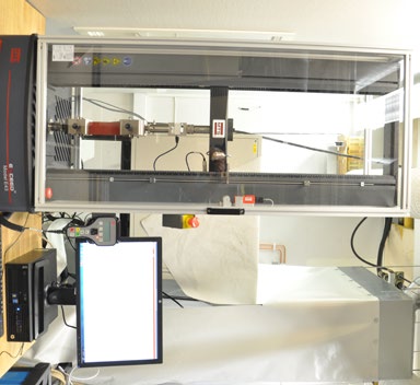 NY UTRUSTNING Bordsmaskin för mekanisk provning Swerea SICOMP har investerat i en MTS Exceed, vilket är en modern bordsmaskin för mekanisk provning av tunna filmer och kompositer.