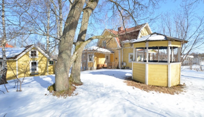 Län Stockholm Gatuadress Kommun Vaxholm Storlek 5 rum (3 sovrum) / 162 m² Område Resarö - Björkviken " Tillträde tidigast Enligt överenskommelse Välkommen till denna