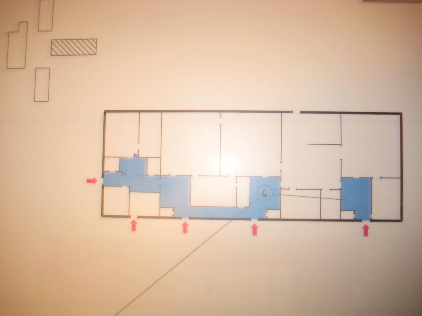 Orieteringsritning, sektion 4, över den branddrabbade byggnaden. Den brandhärjade byggnaden är byggnadtekniskt indelad i ett antal brandceller, EI30, se ritning nedan.