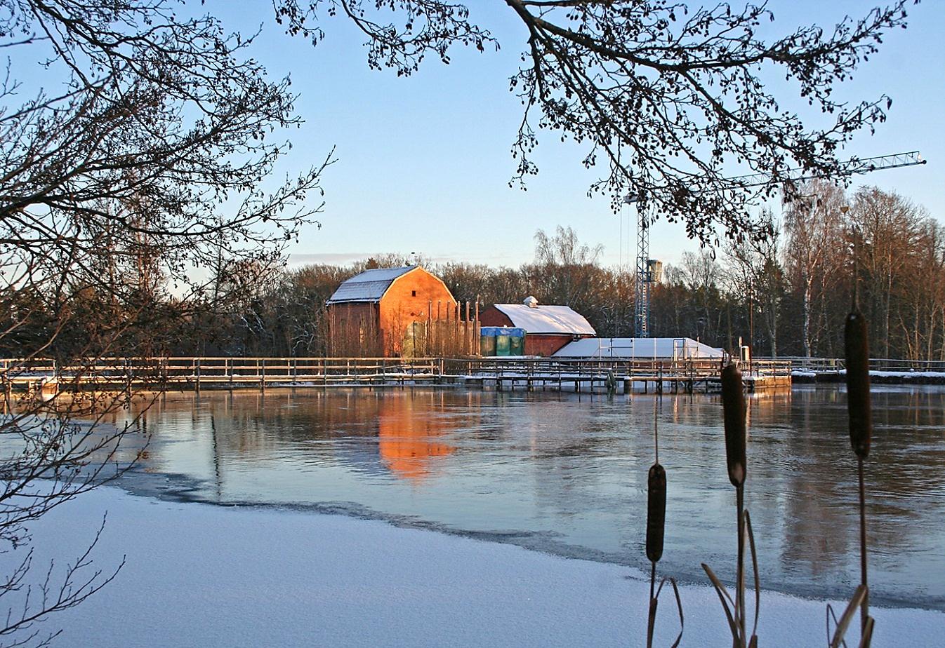 Karlshammars kraftverk. (Foto: Lotta Lamke) Svenska kvarnar Svenska kvarnar är en länsvis uppställd katalog över svenska mjölkvarnar.