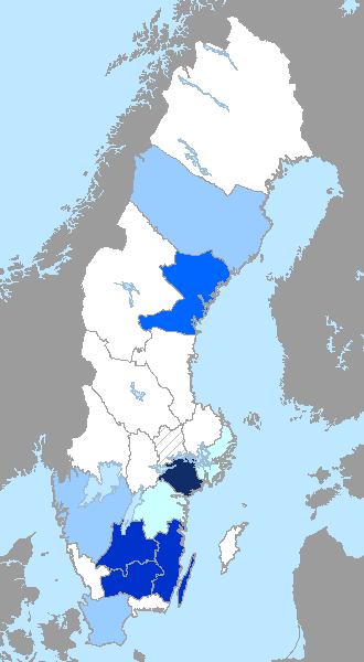 Mellan åren 1990 och 2010 har utsläppen minskat från 6 480 ton till 2 948 ton, det vill säga med 55 %, figur 14b. Minskningen bedöms bero på lägre utsläpp från vägtrafik och arbetsmaskiner.