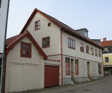 Parken 10 Byggnad uppförd år 1918 och därmed en av de äldre byggnaderna i centrala Nybro.