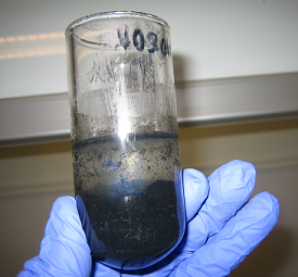 Figur 17. Bioslam med avskiljt vatten efter centrifugering med tillsats av polymer Sedifloc 403CH.