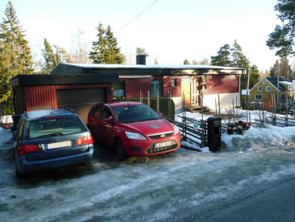 Foto:SSBF. Huvudentré och angreppsväg vid insatsen Korsningen Förlarm Förlarm om brand i byggnad larmas ut klockan 17:28:58 till Täby brandstation 10.