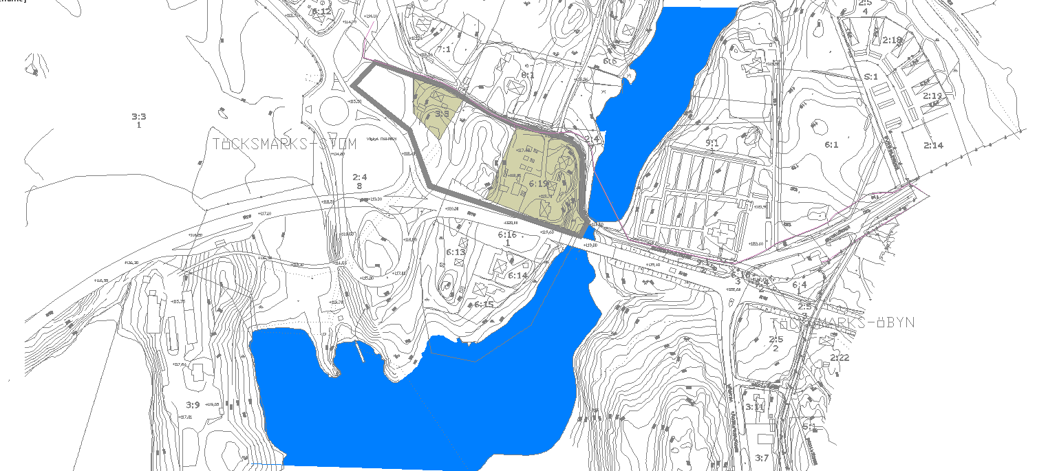 I de första planskisserna berördes mark både söder och norr om E18. Planen omfattade även badplats och utjämningsdam samt anslöt till det nya planområdet på Prästnäset.