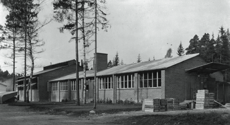 Sveriges största glassamling finns på Smålands museum/sveriges glasmuseum i Växjö. i Glasriket När SEA glasbruk startade utanför Kosta 1956 byggde de också oljeeldade ugnar från början.