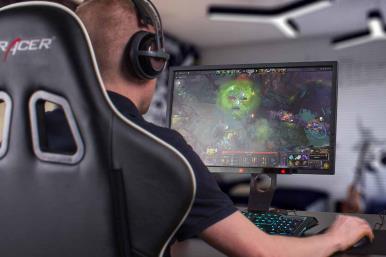 Vi driver Tobii i tre starka affärsområden Världens ledande leverantör av kommunikationshjälpmedel Världsledande på eyetracking-lösningar