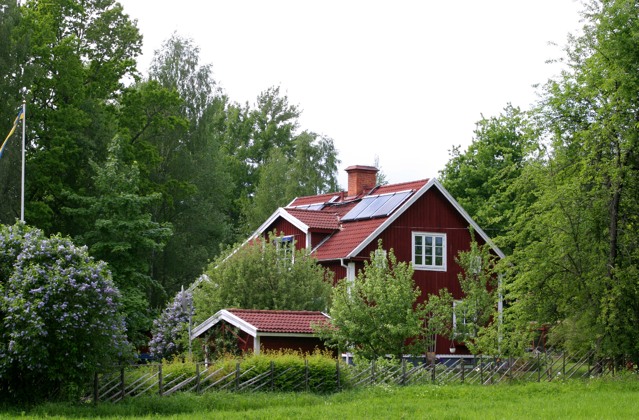 Teknisk data Teknisk data Solfångare DTH-CPC 10 Modell Typ Antal vakuumrör Rörens uppbyggnad Yttre mått (H B D) 10 DTH-CPC Koaxialrör 10 Paralell 1960x1114x140 mm Byggyta 2.