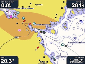 Välj Sjökort > Mariner s Eye 3D på skärmen Hem. Mariner s Eye 3D med avståndsringar Navigationssjökort Justera vyn Se Justera vyn (sidan 19).