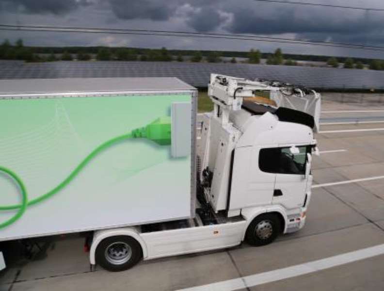 FÖRSTA LASTBIL Scania, Euro6-klassad dragbil Parallellhybriddrivlina 264kW diesel, 139kW elmotor,100kwh batteri Vikten ökar