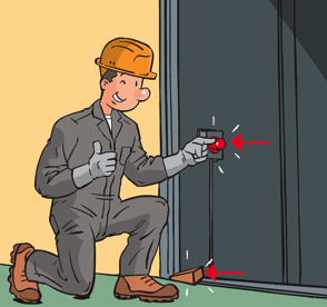 I SCHAKTET I GROPEN Risk att bli krossad av korgen eller motvikten vid tillträde och arbete i grop.