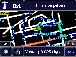 När en destination anges visar denna knapp det återstående resavståndet och restiden, beräknad ankomsttid, hastighet och höjd över havet.