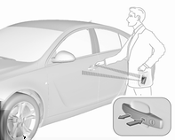 22 Nycklar, dörrar och fönster Fäll ut nyckelaxet och öppna fjärrkontrollen. Byt batteriet (batterityp CR 2032). Observera batteriets placering. Stäng fjärrkontrollen och synkronisera den.