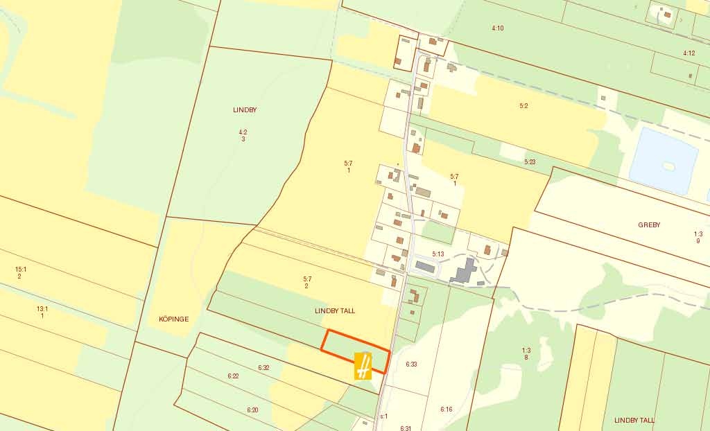 ALLMÄN BESKRIVNING Bra alternativ för er som planerar att bygga på mellersta Öland och vill ha en rejäl tomtyta. Fastigheten är hela 6 544 kvm och ligger utmed lugna & fridfulla Lindbytall-gatan.