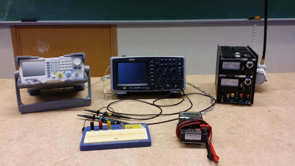 6 Bilaga A Labbutrustning Fo ljande utrustning finns tillga nglig: 3 4 5 2 ) Kopplingsplatta, 2) Multimeter, 3) Signalgenerator, 4) Oscilloskop, 5) Spa nningsaggregat.