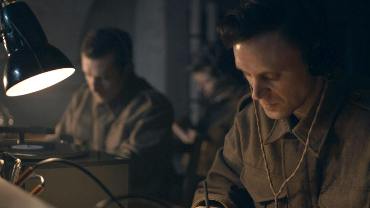 NAZISTERNAS HEMLIGA DOKUMENT Nazi Secret Files undersöker nyupptäckta hemliga filer som avslöjar banbrytande uppgifter om Hitler och hans närmaste runt honom under den nazistiska regeringstiden.