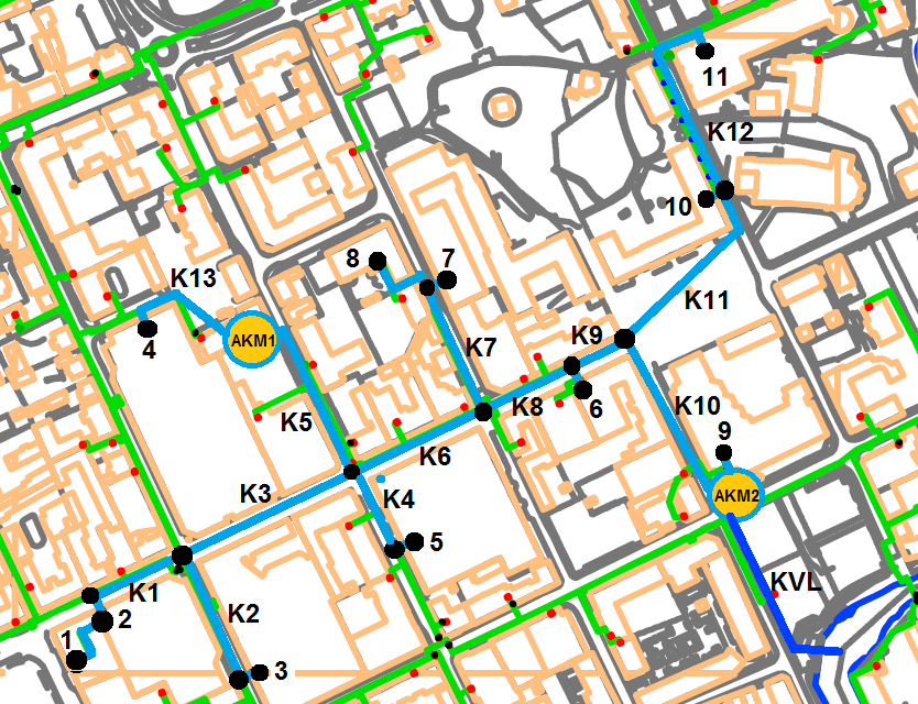 4 Fjärrkylanät Nyköping 4.1 Rördragning En karta över Nyköping centrum med kulvert och kunderna inritade ses i Figur 10. Inritat är också två tänkbara placeringar av anläggningen för kylaproduktionen.
