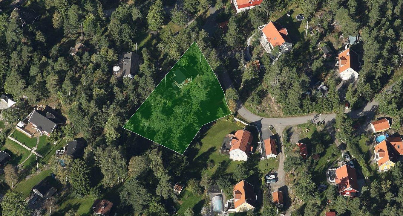 Flygbild. Norr åt höger i bild. Markägoförhållanden Torpartäppan 6 är privatägd. Karta som visar fastigheten.