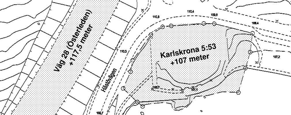 Figur 3. Detaljredovisning av byggnadens placering relativt väg 28.