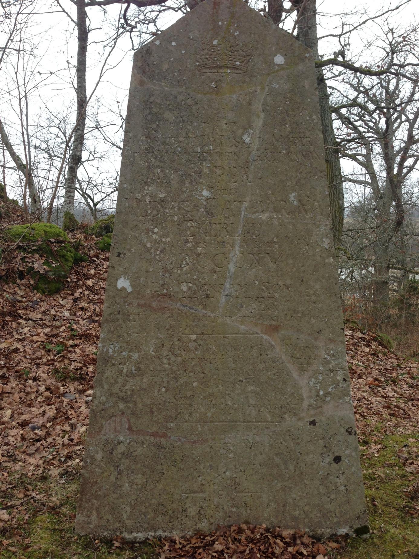 Minnessten över Hedvig Catharina Ekeblad Åt Minnet Af En Älskad Moder Öiver Hofmästerinnan Grefvinnan Piper Född Hedvig Catharina Ekeblad Restes Denna Sten MDCCCXV Af En Tacksam Son Gustaf Piper