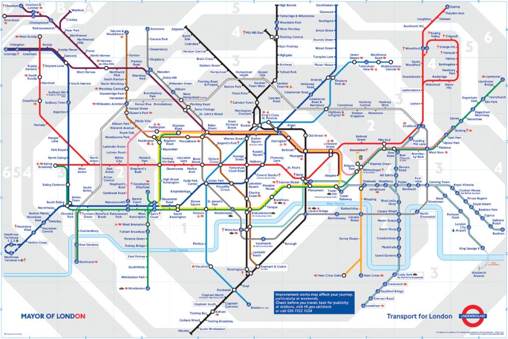 Hur du tar dig till Emirates Stadium Lättast att ta sig till Emirates Stadium är utan tvekan med tunnelbana. Bussen tar alldeles för långt tid i ett vätrafikerat Londonoch enligt mig inget alternativ.