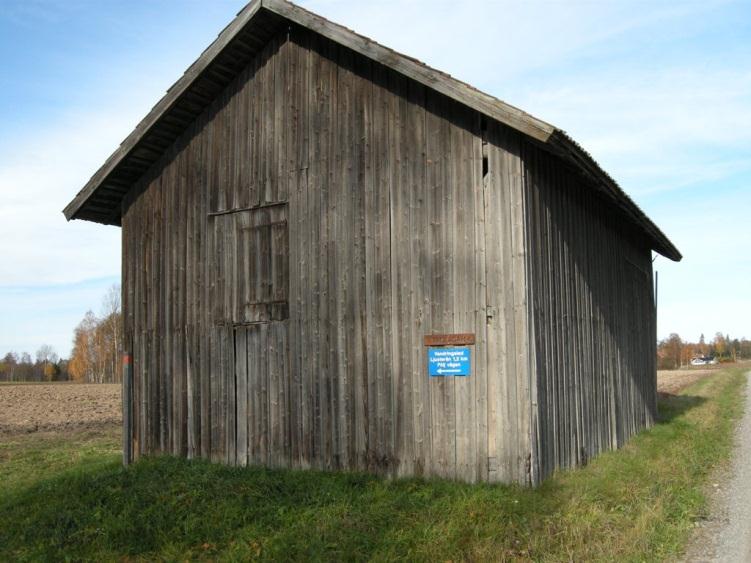 Teglet byts ut mot pannplåt för att minska underhållet. Pannplåt väljs eftersom att det passar bäst ur kulturhistorisk synvinkel.