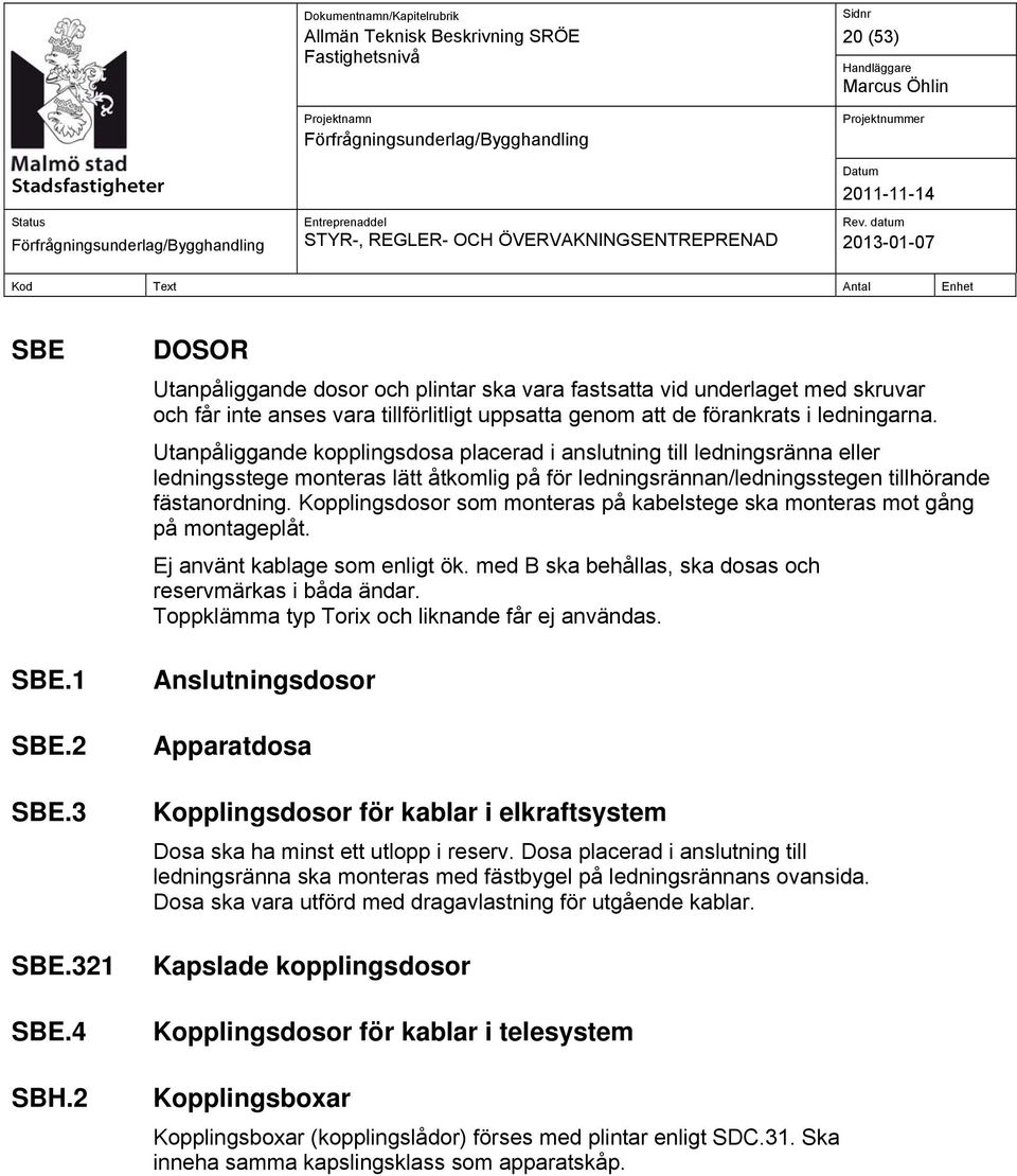 Utanpåliggande kopplingsdosa placerad i anslutning till ledningsränna eller ledningsstege monteras lätt åtkomlig på för ledningsrännan/ledningsstegen tillhörande fästanordning.