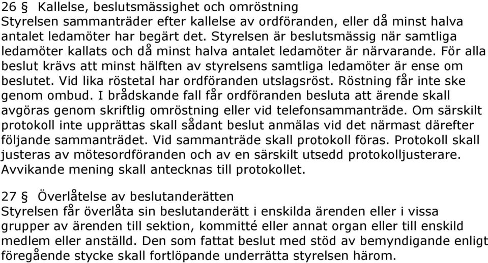 För alla beslut krävs att minst hälften av styrelsens samtliga ledamöter är ense om beslutet. Vid lika röstetal har ordföranden utslagsröst. Röstning får inte ske genom ombud.