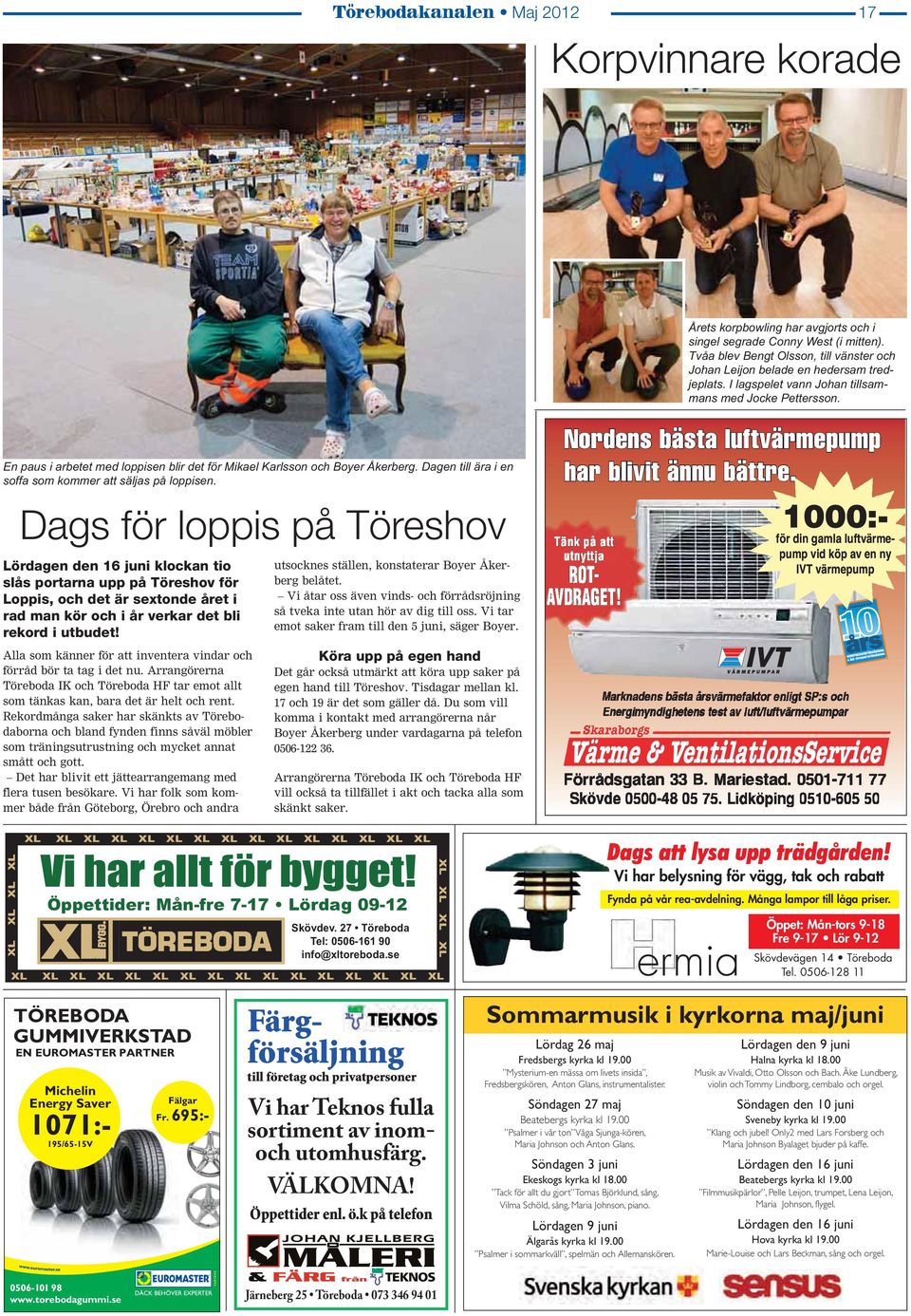 En paus i arbetet med loppisen blir det för Mikael Karlsson och Boyer Åkerberg. Dagen till ära i en soffa som kommer att säljas på loppisen.