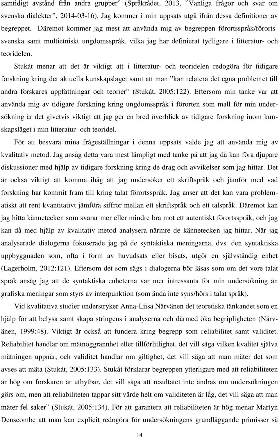 Stukát menar att det är viktigt att i litteratur- och teoridelen redogöra för tidigare forskning kring det aktuella kunskapsläget samt att man kan relatera det egna problemet till andra forskares