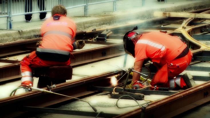 Belastningsergonomi Belastningsbesvär 3 Region Jönköping Landstinget i Kalmar Många parter kan var involverade när en anställd söker för arbetsorsakade besvär Läkare Fysioterapeut Arbetsterapeut