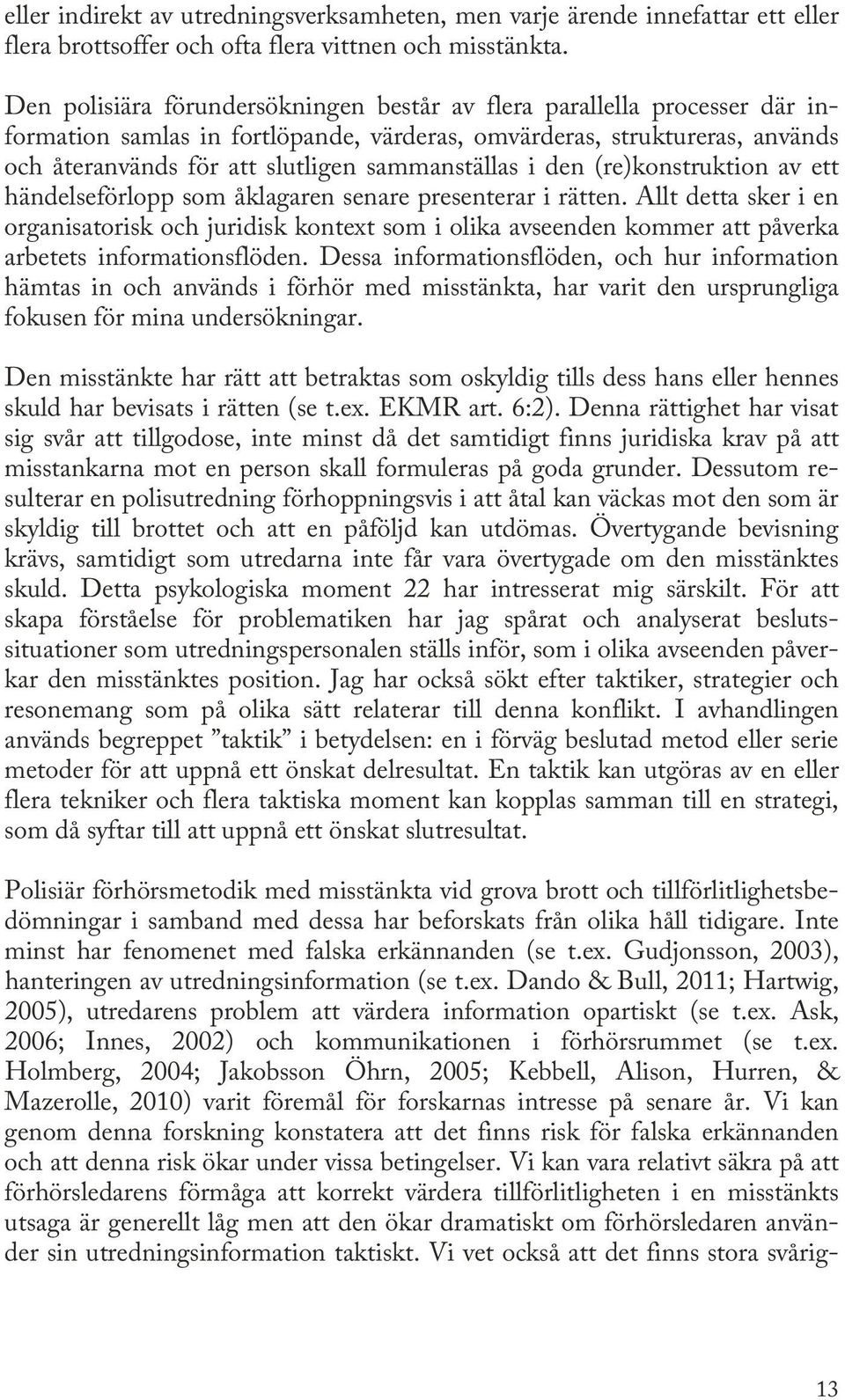 i den (re)konstruktion av ett händelseförlopp som åklagaren senare presenterar i rätten.