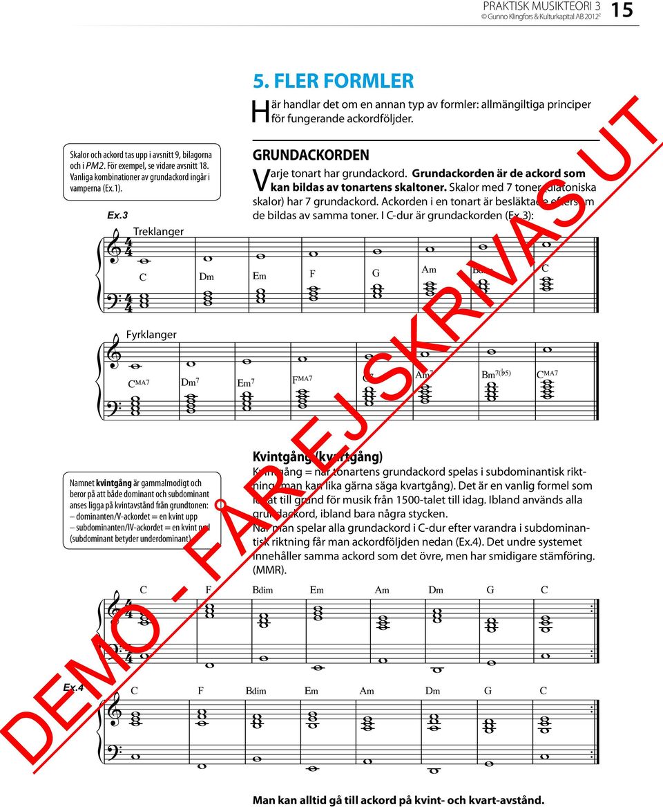 Grundackorden är de ackord som kan bildas av tonartens skaltoner. Skalor med 7 toner (diatoniska skalor) har 7 grundackord. Ackorden i en tonart är besläktade eftersom de bildas av samma toner.