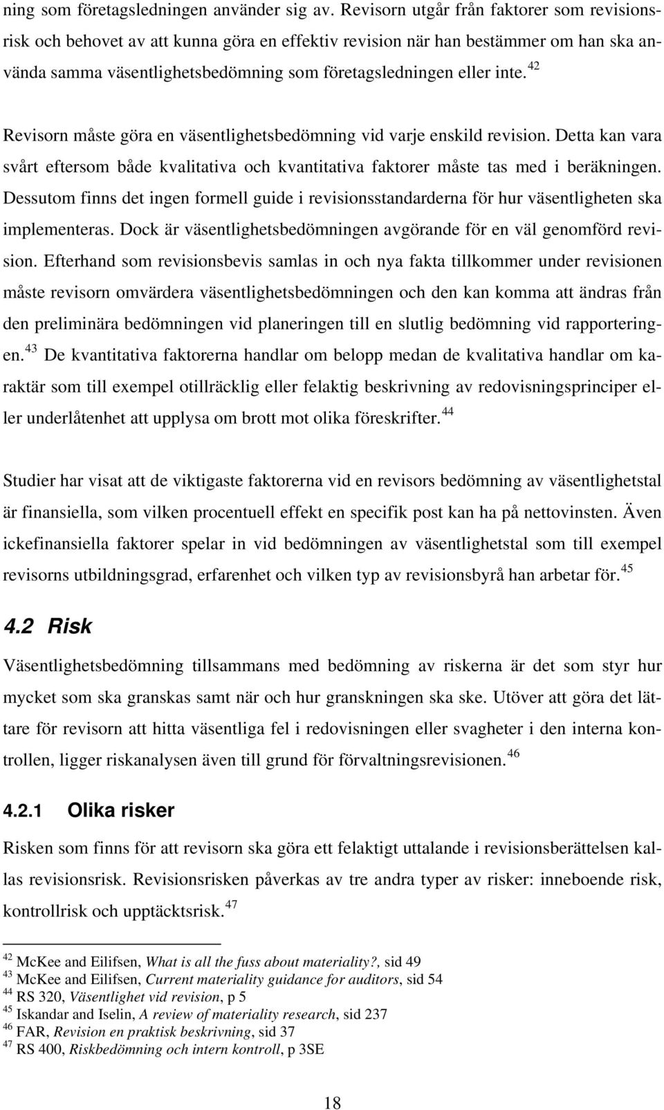 42 Revisorn måste göra en väsentlighetsbedömning vid varje enskild revision. Detta kan vara svårt eftersom både kvalitativa och kvantitativa faktorer måste tas med i beräkningen.